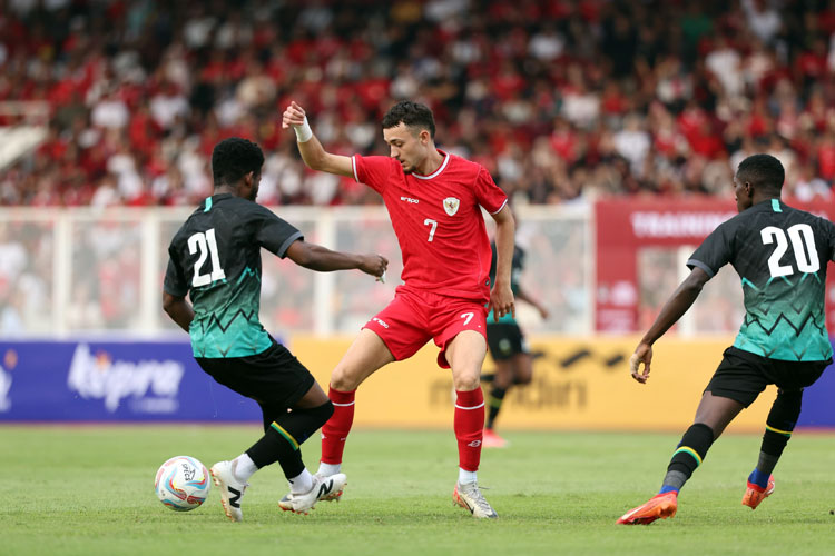 Pemain belakang Timnas Indonesia Ivar Jenner saat laga melawan Tanzania sebagai pertandingan pemanasan jelang duel melawan Irak di kualifikasi Piala Dunia 2026. (Foto: PSSI)