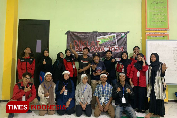Diklat Bersama UKM Komunitas Teater Unisma Malang di Gedung Al-Asy’ari Unisma Malang. (FOTO: AJP TIMES Indonesia)