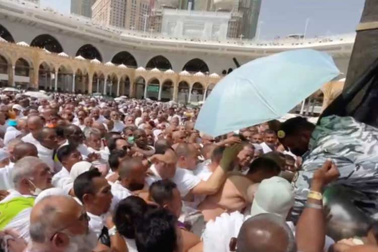 Hajj and Umroh at Haram. (Photo: MCH 2023 Kemenag RI)