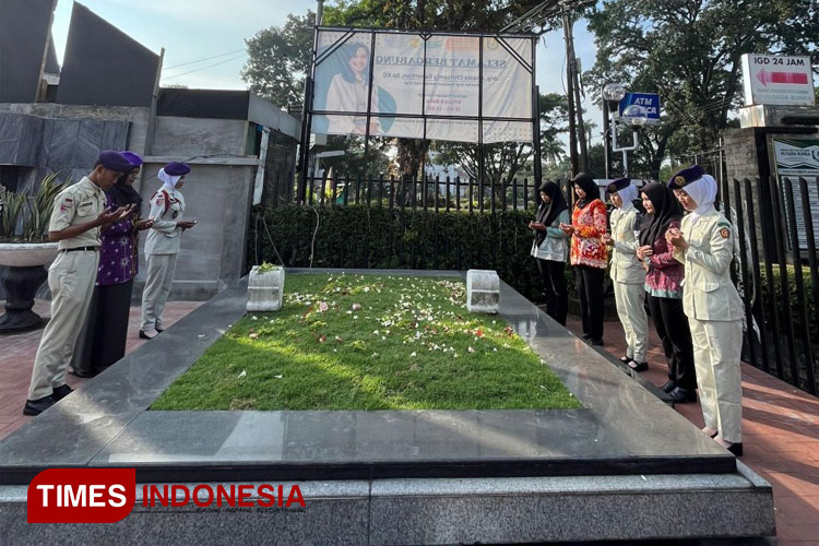 Upacara tabur bunga memperingati hari lahir pancasila dan HUT Resimen Mahasiswa Mahasurya yang ke-60. (FOTO: AJP TIMES Indonesia)