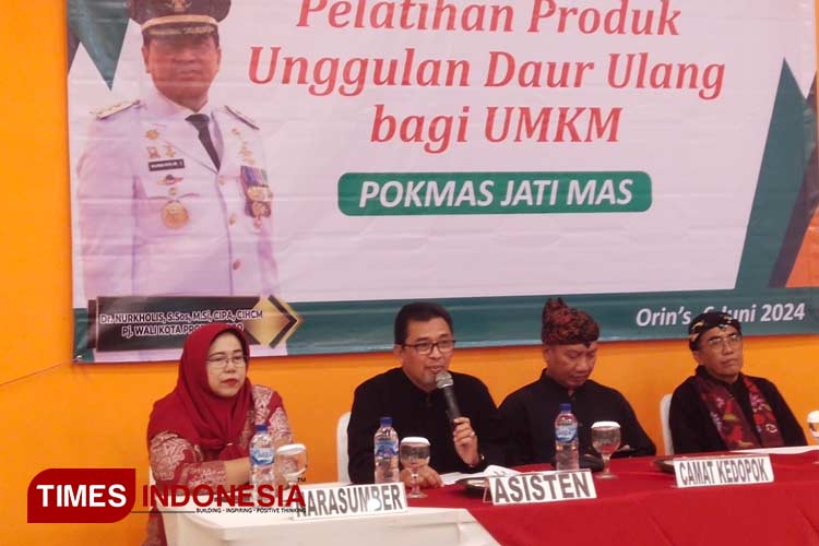 Pokmas Jati Mas Kota Probolinggo Ajak Warga Daur Ulang Sampah Lewat Decoupage