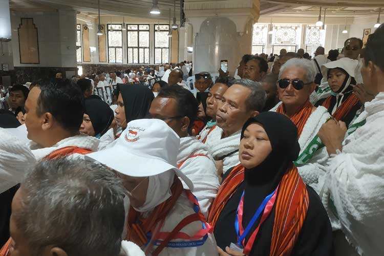 Jemaah haji Indonesia melaksanakan umrah di Bukit Shafa. (Foto: MCH 2024 Kemenag RI)
