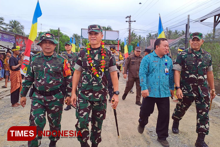 Pangdam XIII/Merdeka Pimpin Upacara Penutupan TMMD Ke-120 Kodim 1307/Poso di Kabupaten Tojo Una Una. (Foto: Dok. Penrem 132 Tadulako for TIMES Indonesia)