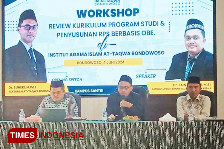 Workshop peningkatan kurikulum Perguruan tinggi yang diisi pakar pendidikan Dr. Zainal Arifin, M.Pd, seorang Dosen di UIN Sunan Kalijaga Yogyakarta (FOTO: Moh Bahri/TIMES Indonesia) 