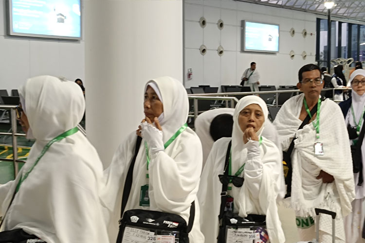 Jemaah haji Indonesia tiba di bandara King Abdul Aziz Jeddah. (FOTO: MCU 2024 Kemenag RI)