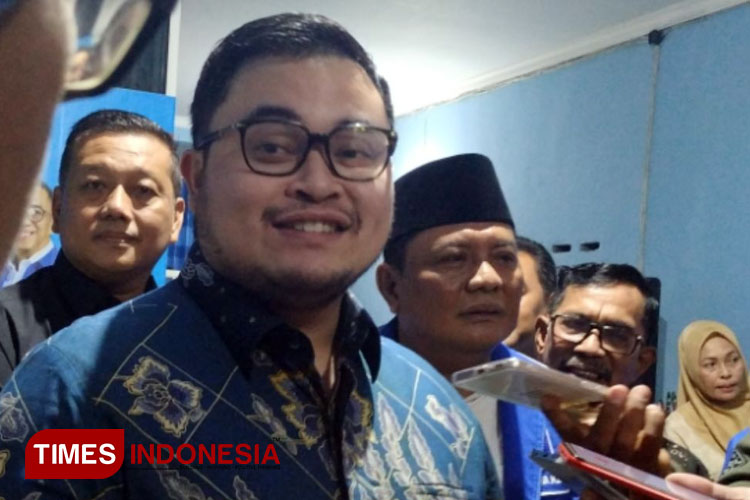 Hanindhito Himawan Pramana saat di kantor DPD PAN (Foto : Yobby/Times Indonesia)