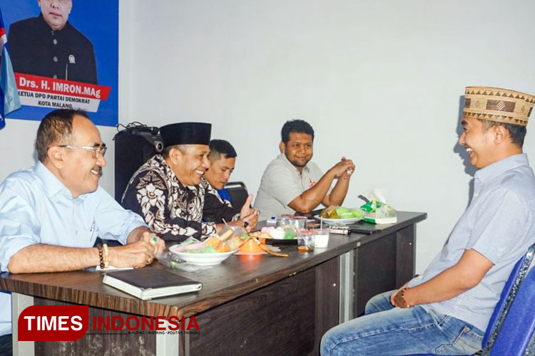 Sesi wawancara Kak Fai bersama DPC Partai Demokrat Kota Malang. (Foto: Dok Kak Fai/TIMES Indonesia)