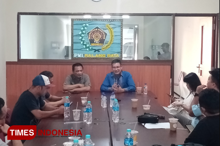 Bakal Calon Wali Kota Malang, Ardantya Syahreza saat diskusi di kantor PWI Malang Raya. (Foto: Dok. PWI Malang Raya/TIMES Indonesia)