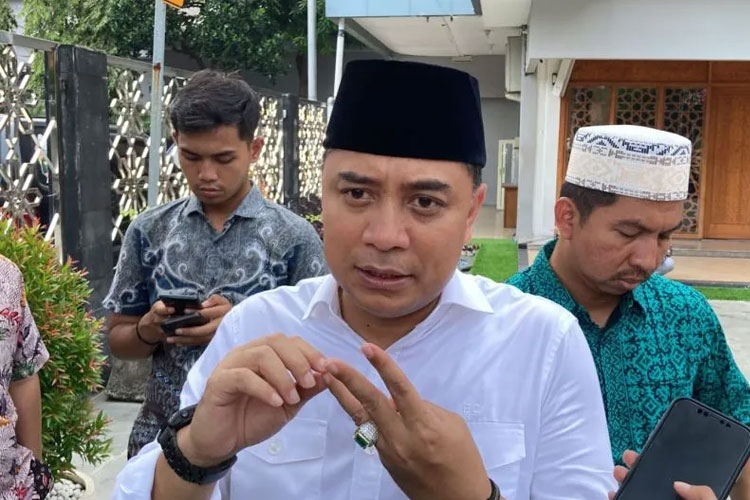 Wali Kota Surabaya, Eri Cahyadi saat dikonfirmasi awak media, beberapa waktu lalu. (FOTO: Dok. Pemkot Surabaya)