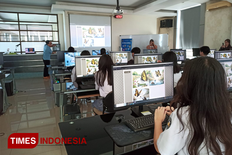 SMAK Frateran saat mengenal lebih dekat dengan AI di Institut Sains dan Teknologi Terpadu Surabaya (ISTTS). (Foto: Siti Nur Faizah/TIMES Indonesia)