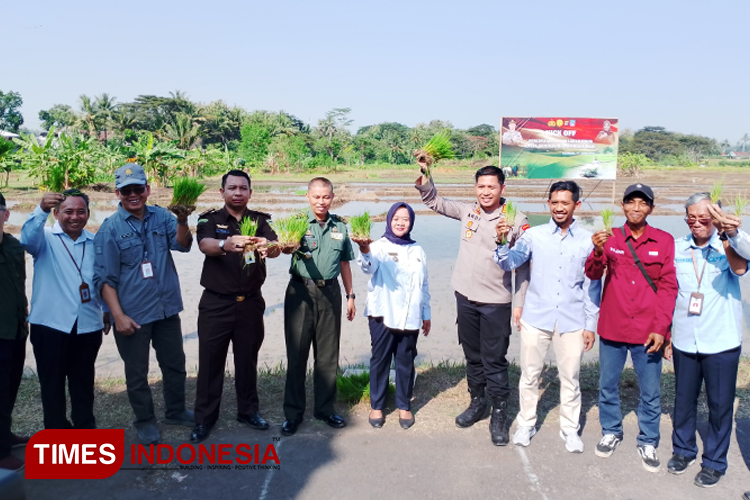 Kick off penanaman lahan tidur di Moyudan (Foto: Rahadian/TIMES Indonesia)