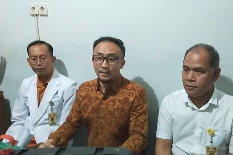 Direktur Pelayanan Medik dan Keperawatan RSUP IGNG Ngoerah, saat memberikan keterangan pers. (Foto: Susi/TIMES Indonesia)