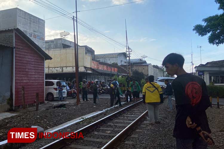 Seorang Pria Tertabrak Kereta Api di Kota Malang, Diduga Bunuh Diri