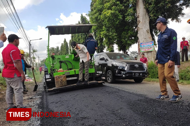 Trial Pembangunan Infrastruktur Jalan, Pj Bupati Bondowoso Target Akhir Juli Capai 45 Persen