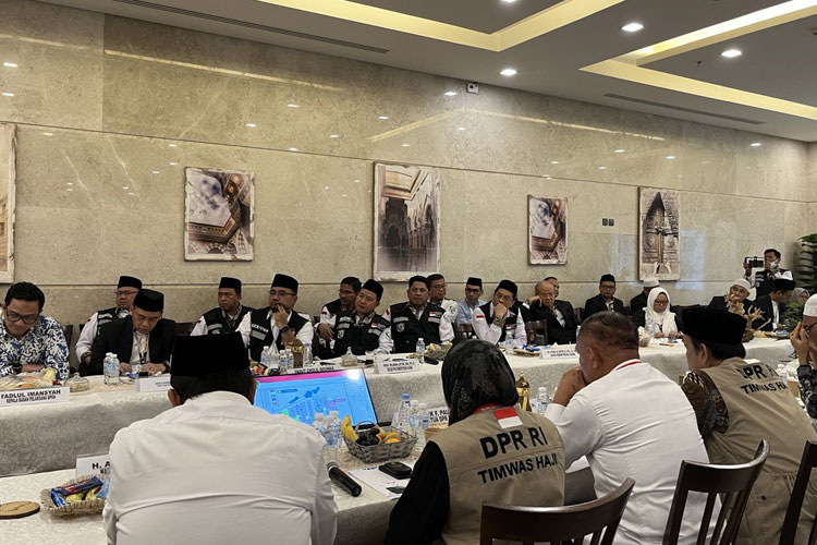 Rapat Menag RI Yaqut Cholil Qoumas bersama tim panwas. (Foto: MCH 2024 Kemenag RI)