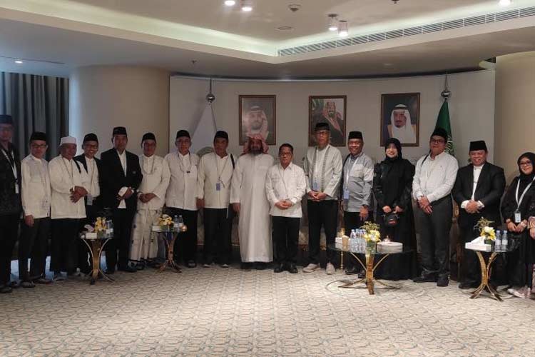 Wakil Menteri Urusan Islam, Dakwah, dan Bimbingan Arab Saudi, Syeikh Awad Bin Sabti Al Anzi, memastikan pelayanan terbaik bagi para tamu undangan haji Raja Salman bin Abdulaziz Al Saud.(Foto: Antara)