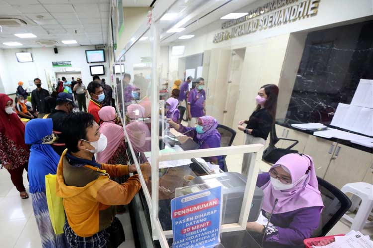 Warga Surabaya saat berobat ke salah satu Fasyankes. (Foto: Dok. Pemkot Surabaya)