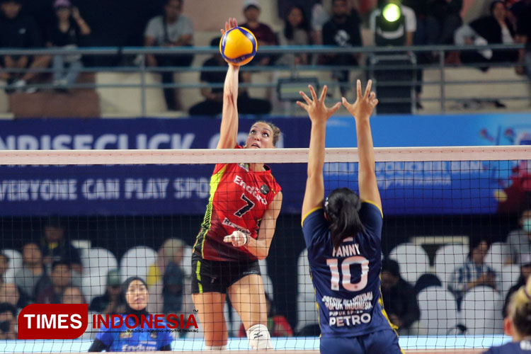 Jakarta Pertamina Enduro melaju ke Final Four setelah tumbangkan Petro Kimia di Gor Ken Arok dengan skor akhir 3-0. Kamis (13/6/2024). (Foto: Tria Adha/TIMES Indonesia.)