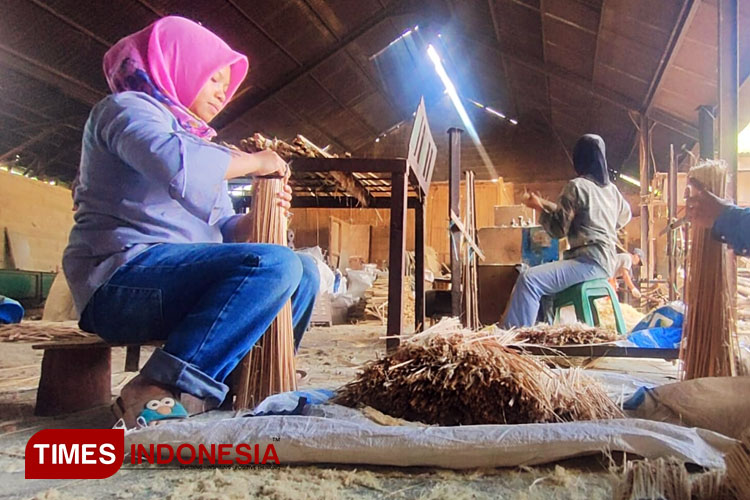 Membuat-Tusuk-Sate-a.jpg