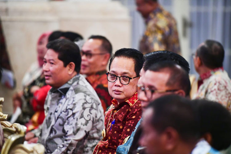 Pj Gubernur Adhy saat menghadiri Rapat Kerja Nasional (Rakornas) Pengendalian Inflasi dan Tim Pengendalian Inflasi Daerah (TPID) Award yang secara resmi dibuka oleh Presiden Joko Widodo di Istana Negara,  Jakarta, Jumat (14/6/2024). (FOTO: Dok. Huma