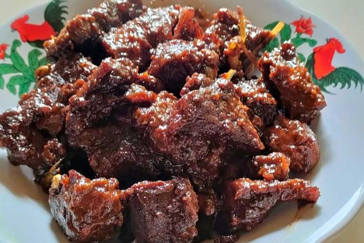 Selain metode memasak yang tepat, dalam memilih daging juga harus diperhatikan karakteristik dan perbedaan bagian potongan yang menentukan lembut tidaknya suatu daging. (FOTO: ANTARA/Sizuka)