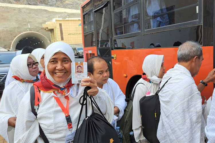 Jemaah haji Indonesia memulai perjalanan mereka menuju Armuzna (Arafah-Muzdalifah-Mina). (Foto: MCH 2024 Kemenag RI)