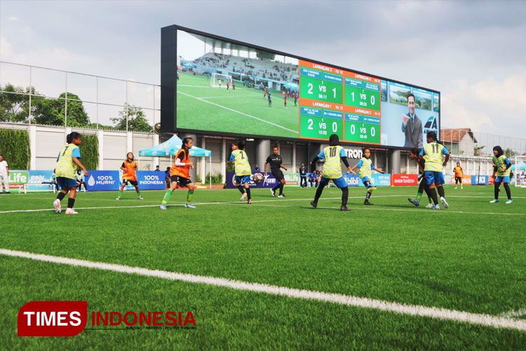 Milklife Soccer Challenge Kudus Series 2 2024 di Supersoccer Arena Rendeng Kudus diikuti 1.050 siswi dari 62 MI dan SD dari Kudus, Pati, dan Jepara. (FOTO: Ihza Fajar Azhari/TIMES Indonesia)