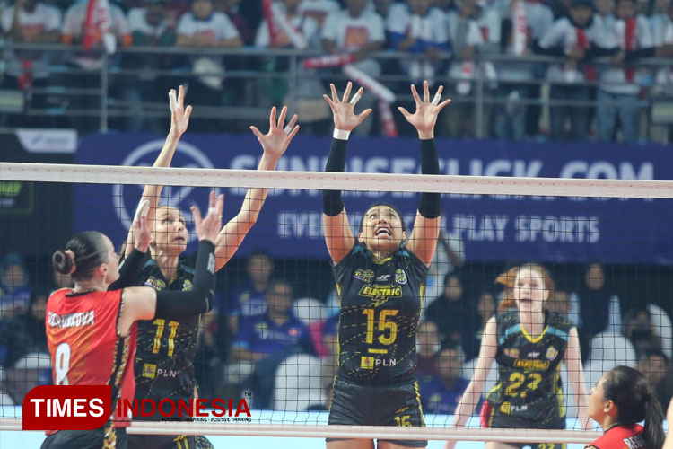 Pemain Jakarta Elektrik PLN, Yolla Yuliana setelah berhasil kalahkan Jakarta Popsivo Polwan dengan skor 3-2 di pertandingam PLN Mobile Proliga 2024 di GOR Ken Arok Malang. Jumat, (14/6/2024). (FOTO: Tria Adha/TIMES Indonesia)