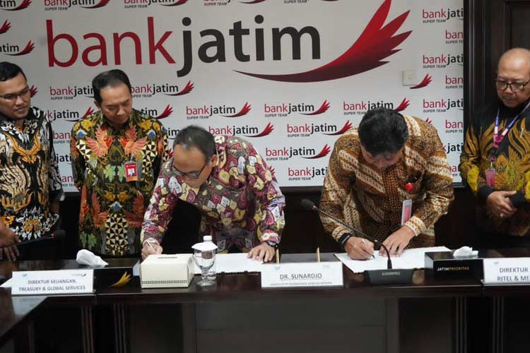 Penandatanganan nota kesepahaman antara Bank Jatim dan Nusamed pada Kamis (13/6/2024).(Dok.Humas Bank Jatim)