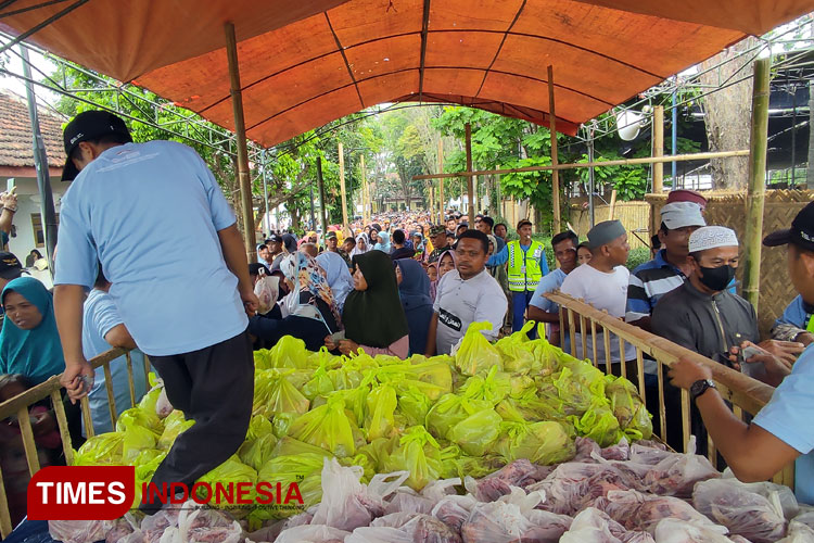 Proses-pemotongan-hewan-kurban-di-Pondok-Pesantren-Al-Islah-a.jpg