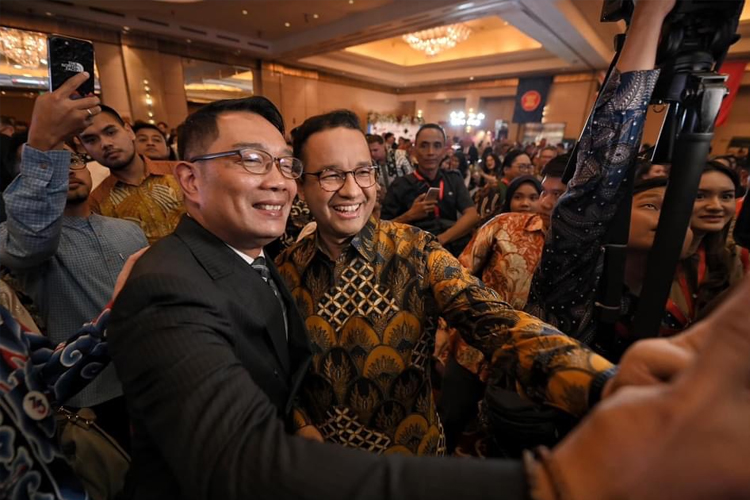 Anies Baswedan bersama Ridwan Kamil dalam acara Perayaan Ulang Tahun ke-76 Raja Charles III di Jakarta. (FOTO: Dok. Anies Baswedan).   