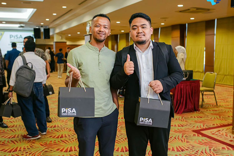 Muhammad Hassan Basri Bin Fuad (Kanan), atau yang akrab dikenal Hassan Fuad Ceo UDEK Media (Foto: Instagram/@mhassanfuad)