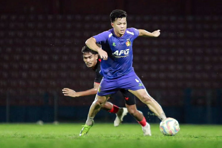 Pemain Persik Kediri Bayu Otto saat bertanding di Stadion Brawijaya Kota Kediri. (Foto: Instagram Persik)
