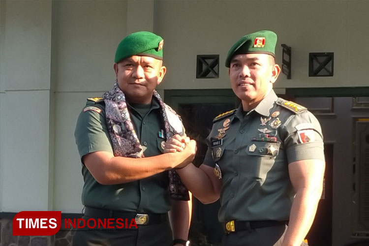 Kahubdam V/Brawijaya, Kol Cke Andris Marlon Tuwaidan, S.M.M Han dan Kol Cke Triyadi Sujatmiko, S.Sos, M Tr (Han) saat foto bersama. (FOTO: Widodo Irianto/TIMES Indonesia)