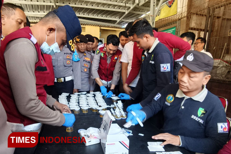 Sikat Penyalahguna Narkoba, Polresta Banyuwangi Gelar Tes Urine Mendadak