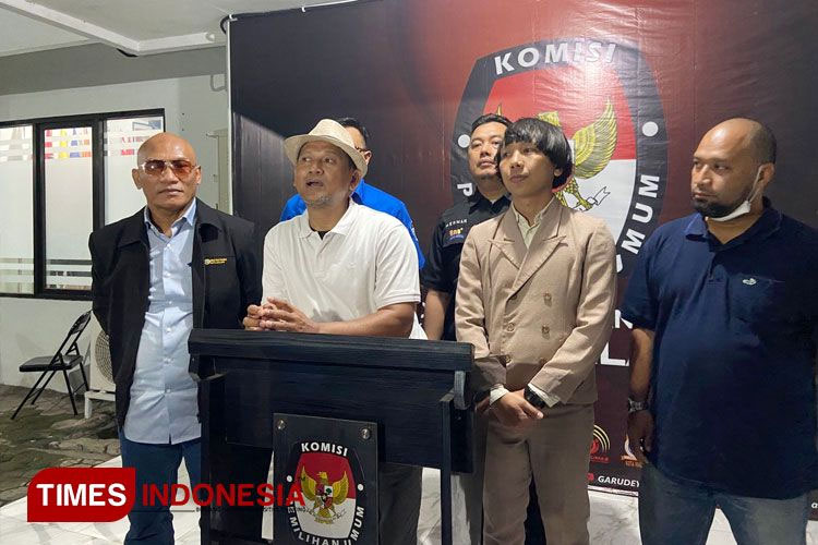 Calon Wali Kota dan Wakil Wali Kota Malang, Sam HC-Rizky Boncell usai mendaftar ke KPU Kota Malang. (FOTO: Dok. TIMES Indonesia)
