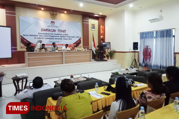 KPU Kabupaten Pulau Morotai saat menggelar Bimtek Coklit dan penggunaan E-Coklit pada Pemilu Cakada serentak tahun 2024, Kamis (20/6/2024). (FOTO: Munces for TIMES Indonesia).