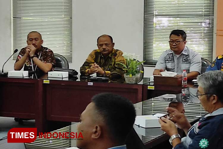 Mahkamah Pelayaran Kemenhub RI melakukan pemeriksaan lanjutan kecelakaan kapal di Ruang Rapat PT Pelindo Multi Terminal Branch Gresik. (Foto: Akmal/TIMES Indonesia).