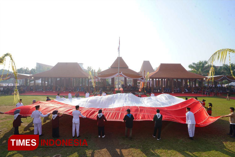 Perhelatan Upacara HUT Kota Mojokerto Ke-106 yang digelar di Alun-alun Wiraraja, Kota Mojokerto, Kamis (20/6/2024). (FOTO: Dok. Kominfo for TIMES Indonesia)