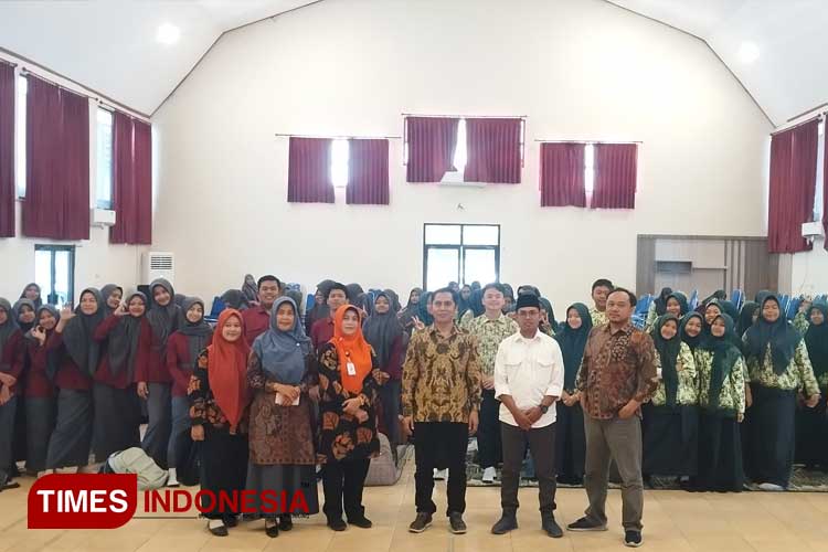 Susana seminar Guru Tamu di SMK Negeri 1 Jombang, Kamis (20/6/2024). (FOTO: Rohmadi/TIMES Indonesia)
