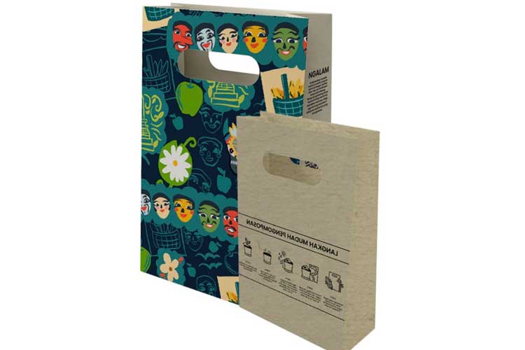Produk Paperbag “FlashBag” dari kulit jagung dan ampas tebu dengan desain kebudayaan Malang. (FOTO: Tim FlashBag for TIMES Indonesia)