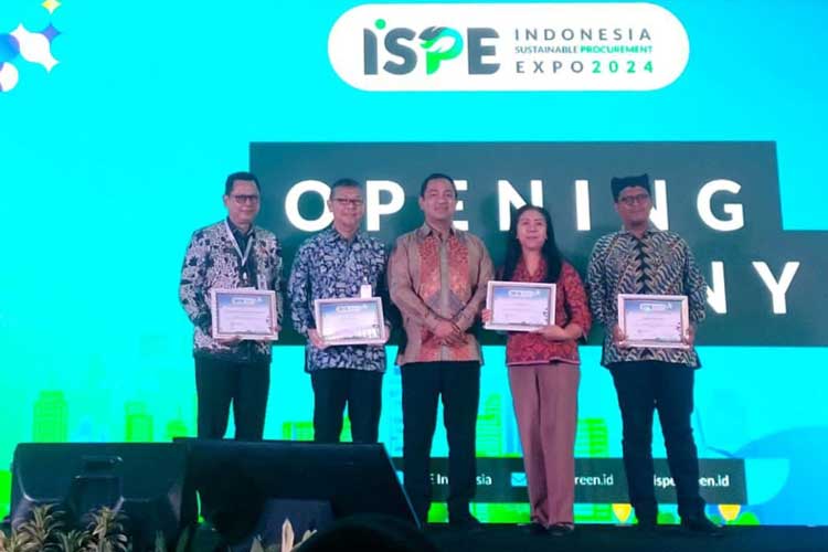 Banyuwangi raih penghargaan bergengsi pada ajang Indonesia Sustainable Procurement Expo (ISPE) 2024  atas kategori kabupaten dengan jumlah transaksi produk dalam negeri terbanyak (Foto: Humas Pemkab for TIMES Indonesia)