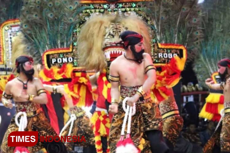 Peserta Festival Nasional Reog di Ponorogo tahun ini meningkat. (Foto: Marhaban/TIMES Indonesia)