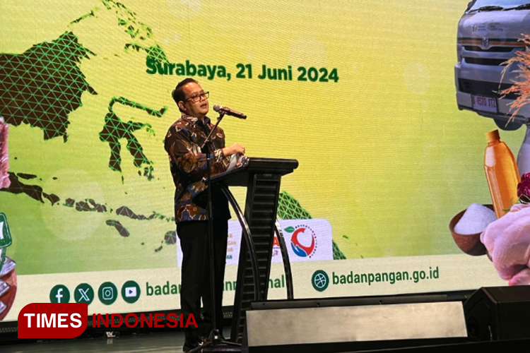 Pj Gubernur Adhy saat menyampaikan sambutan dalam acara Peringatan Hari Keamanan Pangan Dunia World Food Safety Day (WFSD) di Ciputra World Mall Surabaya, Jumat (21/6/2024). (Foto: Lely Yuana/TIMES Indonesia)