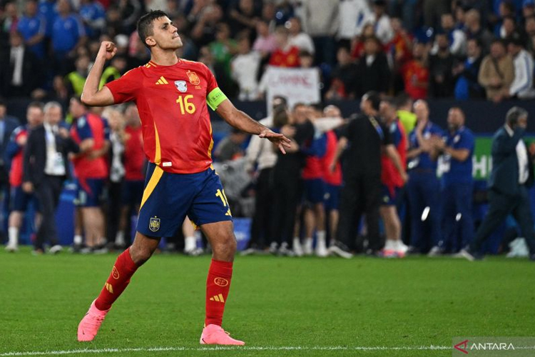 Gelandang timnas Spanyol, Rodri merayakan kemenangan 1-0 La Roja atas Italia pada pertandingan kedua grup B Piala Eropa 2024, Jumat dini hari WIB (21/06/2024). (ANTARA/AFP/PATRICIA DE MELO MOREIRA).