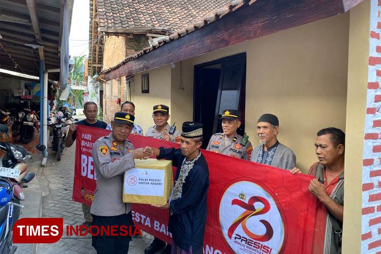 Polresta Banyuwangi Berikan Bantuan Bedah Rumah kepada Guru Ngaji