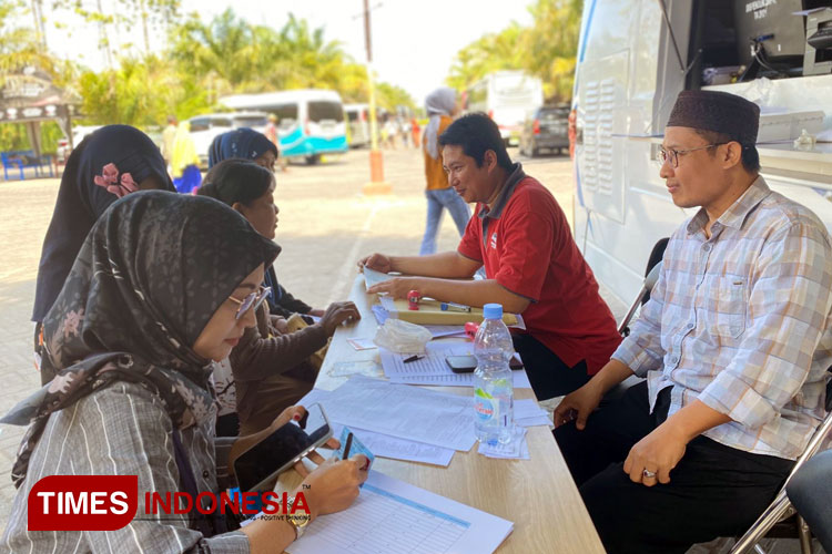 HUT ke-78 Bhayangkara, Dispenduk Capil dan Polres Jember Buka Pelayanan Adminduk