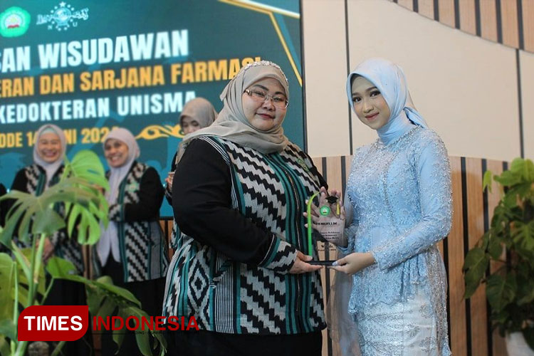 Pelepasan Sarjana Kedokteran dan Sarjana Farmasi Fakultas Kedokteran Unisma Malang. (FOTO: AJP TIMES Indonesia)