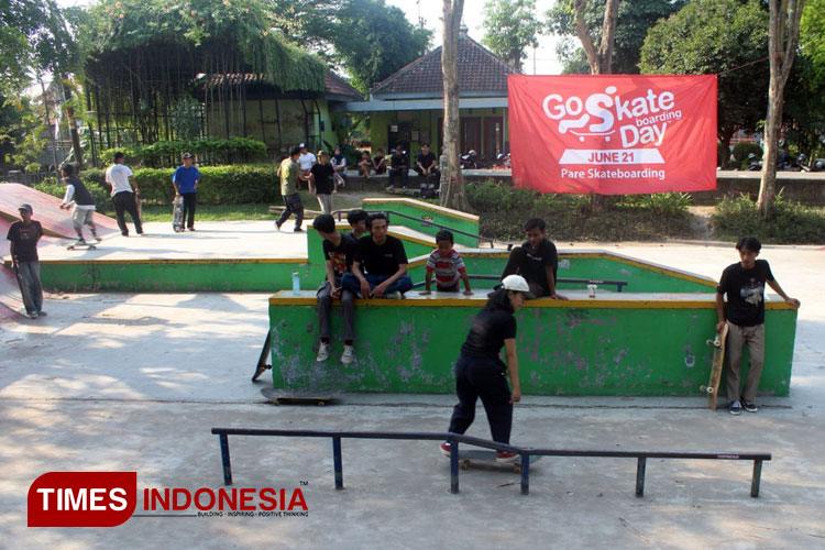 Salah-satu-skater-beraksi-dalam-Go-Skateboarding-Day-a.jpg