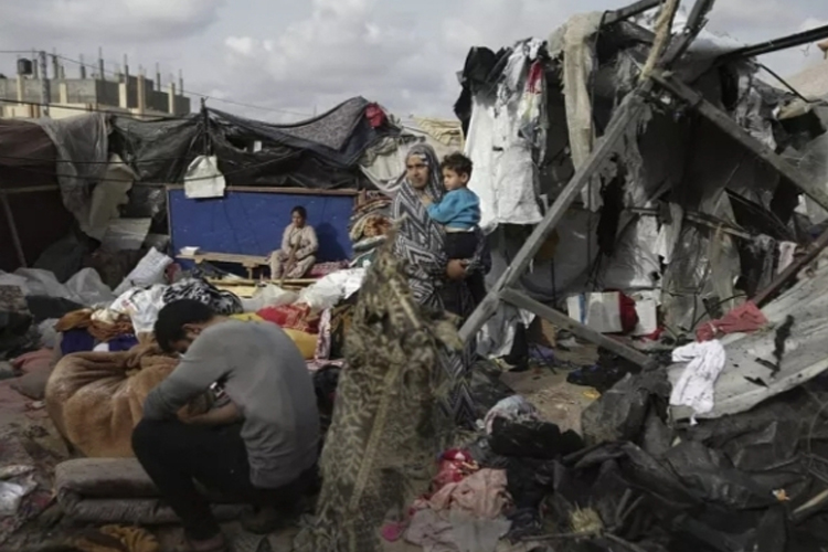 Tampak tenda pengungsi Palestina yang hancur oleh serangan tentara Israel. (FOTO: Euronews)
